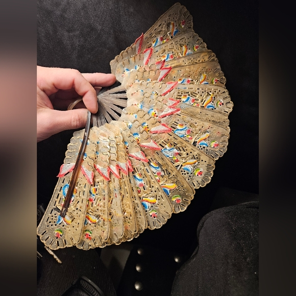 Indonesian Buffalo Vellum Vintage Fan - Picture 2 of 2